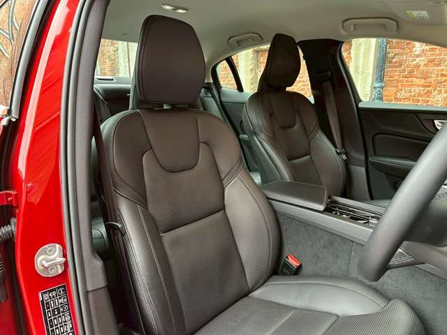 VOLVO S60 2023 Image 31