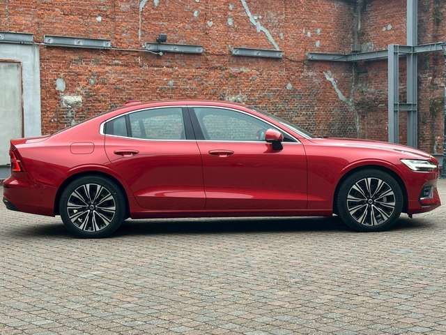 VOLVO S60 2023 Image 31