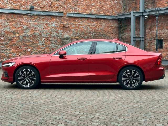 VOLVO S60 2023 Image 31