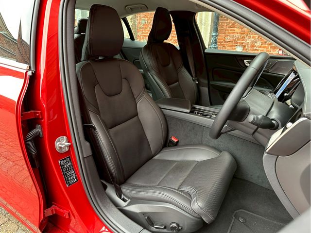 VOLVO S60 2023 Image 31