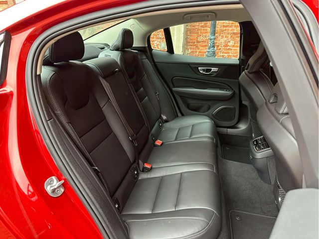 VOLVO S60 2023 Image 31