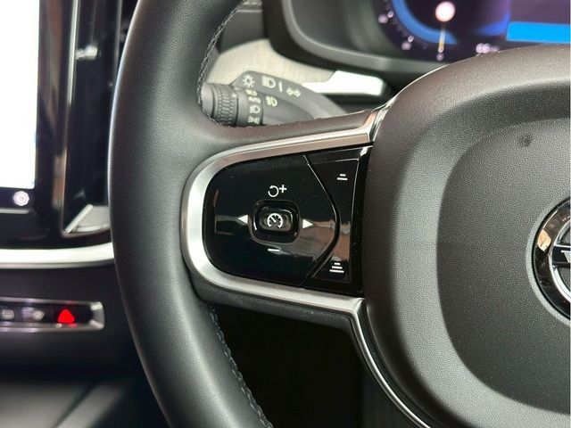 VOLVO S60 2023 Image 31