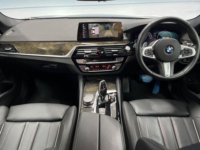 BMW 5SERIES SEDAN 2019 Image 31