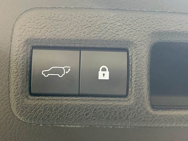 TOYOTA LEXUS NX300H 2018 Image 31