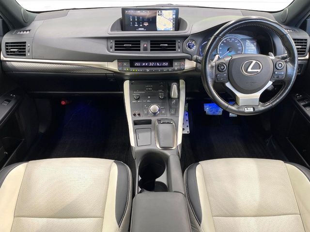 TOYOTA LEXUS CT200H 2017 Image 31