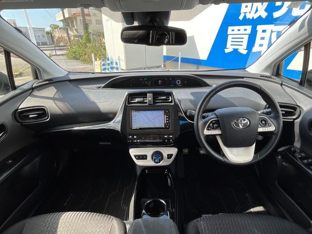 TOYOTA PRIUS 2017 Image 31