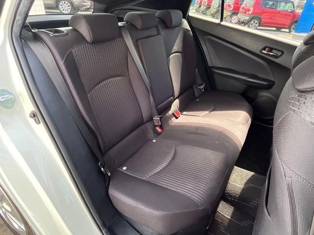 TOYOTA PRIUS 2017 Image 31