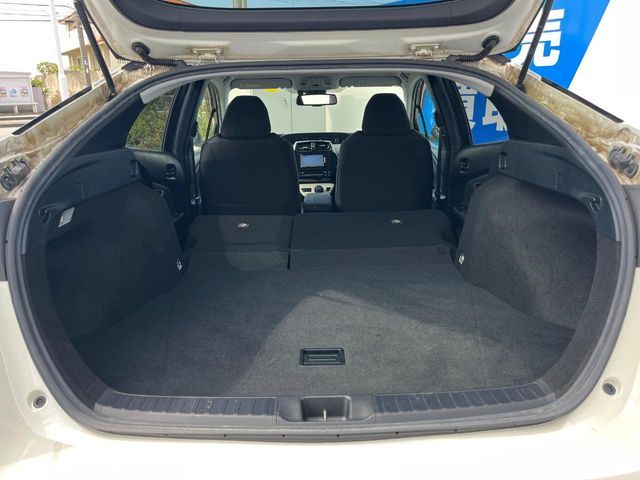 TOYOTA PRIUS 2017 Image 31