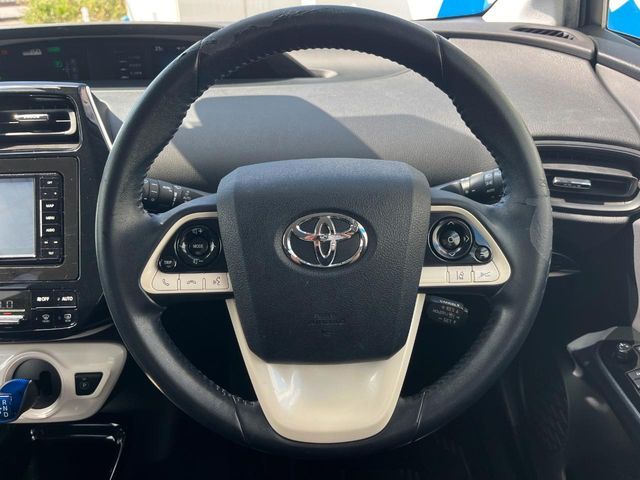 TOYOTA PRIUS 2017 Image 31