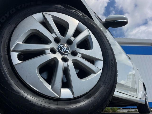 TOYOTA PRIUS 2017 Image 31