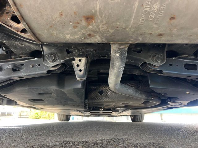 TOYOTA PRIUS 2017 Image 31