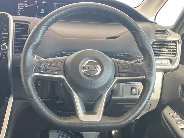 NISSAN SERENA  S-HYBRID 4WD 2017 Image 31