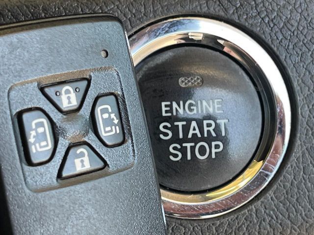 TOYOTA VOXY 2013 Image 31