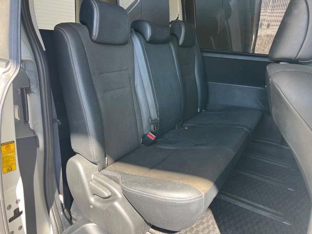 TOYOTA VOXY 2013 Image 31