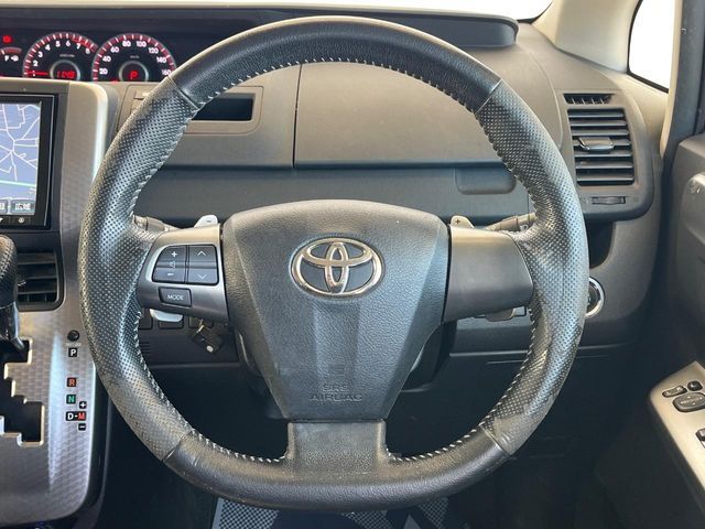 TOYOTA VOXY 2013 Image 31