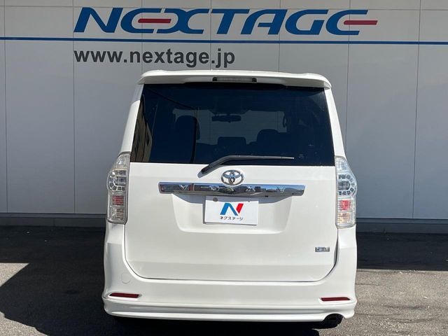 TOYOTA VOXY 2013 Image 31