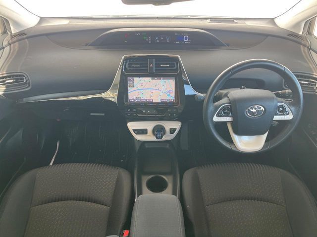 TOYOTA PRIUS 2017 Image 31