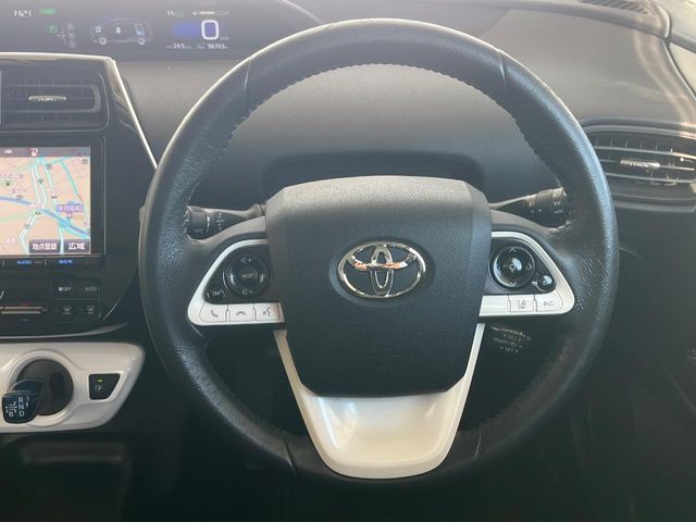 TOYOTA PRIUS 2017 Image 31