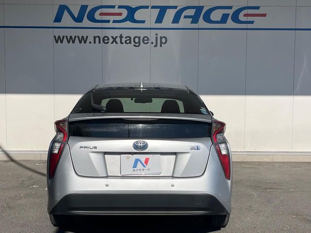 TOYOTA PRIUS 2017 Image 31