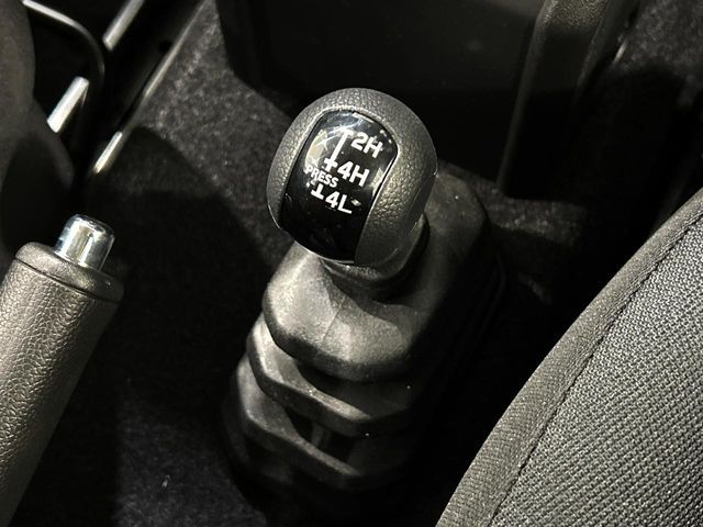 SUZUKI JIMNY NOMADE 2025 Image 31