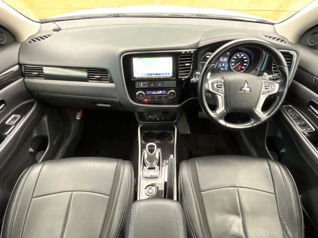 MITSUBISHI OUTLANDER PHEV 2016 Image 31