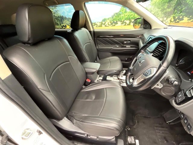 MITSUBISHI OUTLANDER PHEV 2016 Image 31