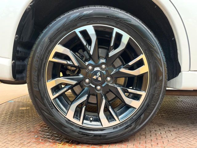 MITSUBISHI OUTLANDER PHEV 2016 Image 31