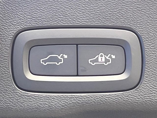 VOLVO XC60 2018 Image 31