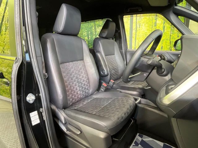 TOYOTA VOXY HYBRID 2023 Image 31