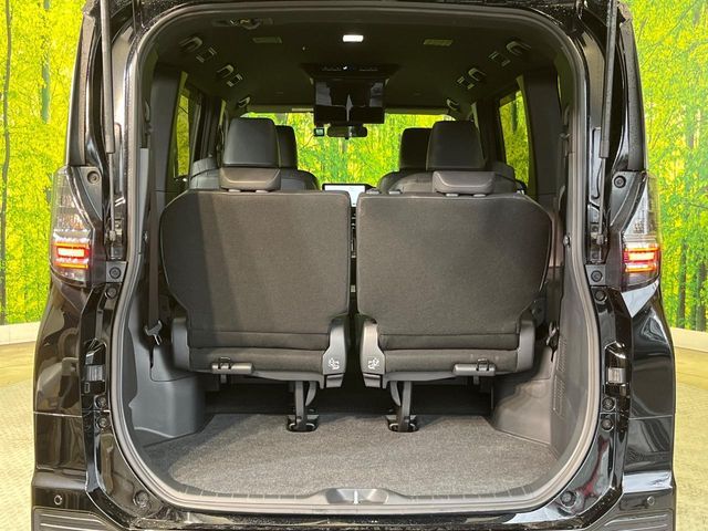 TOYOTA VOXY HYBRID 2023 Image 31