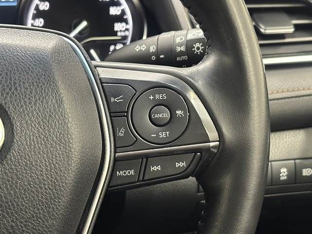 TOYOTA CAMRY HYBRID 2017 Image 31