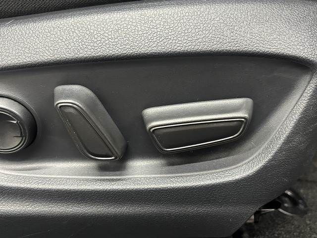 TOYOTA CAMRY HYBRID 2017 Image 31