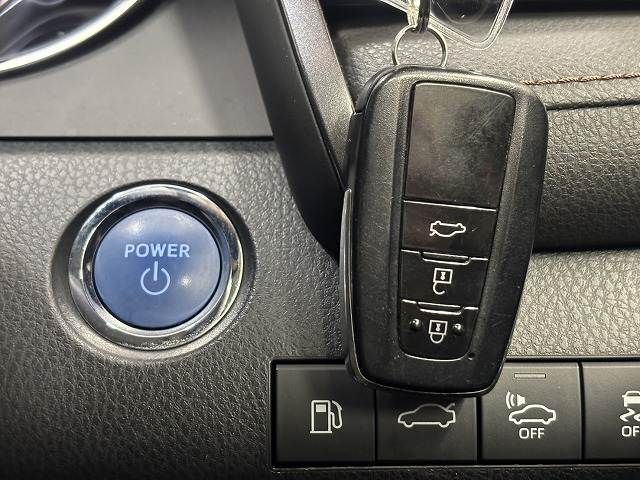 TOYOTA CAMRY HYBRID 2017 Image 31