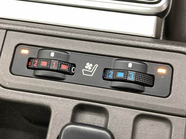 TOYOTA LANDCRUISER PRADO 2017 Image 31