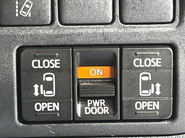 TOYOTA VOXY 2017 Image 31