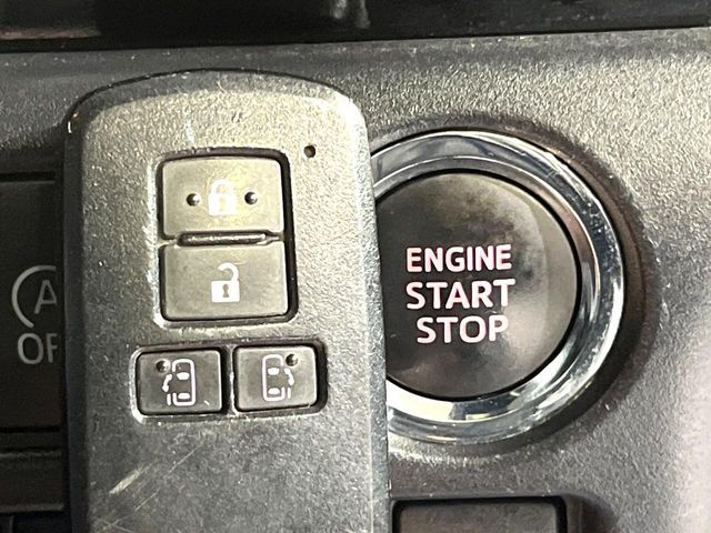 TOYOTA VOXY 2017 Image 31