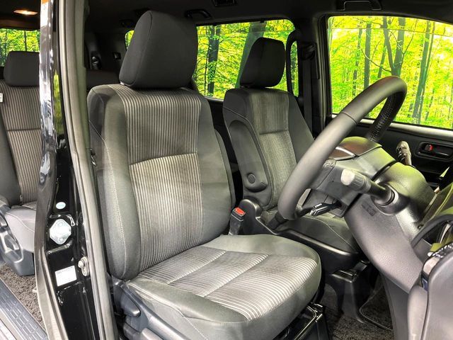 TOYOTA VOXY 2017 Image 31