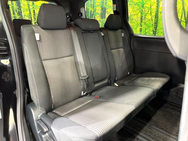 TOYOTA VOXY 2017 Image 31