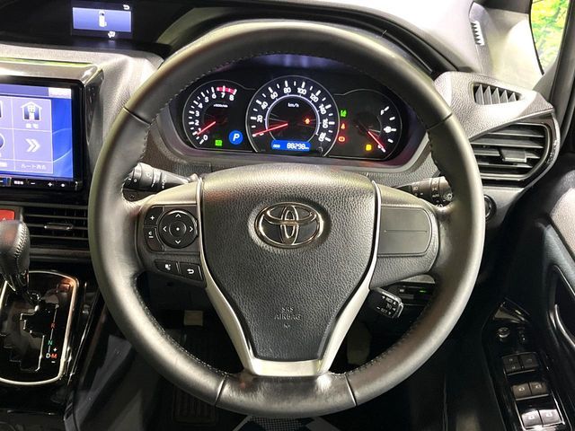 TOYOTA VOXY 2017 Image 31