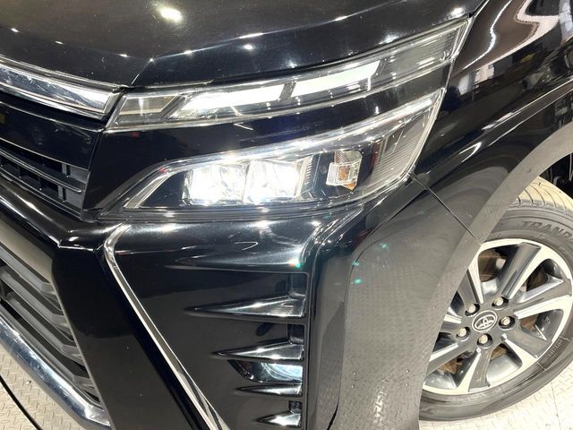 TOYOTA VOXY 2017 Image 31