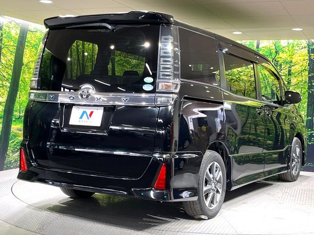 TOYOTA VOXY 2017 Image 31