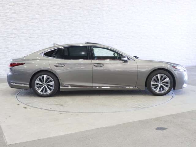 TOYOTA LEXUS LS500H 2018 Image 31