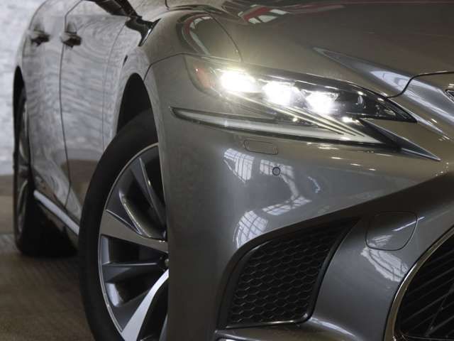 TOYOTA LEXUS LS500H 2018 Image 31