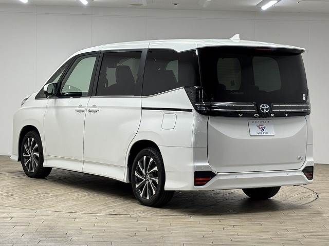TOYOTA VOXY HYBRID 2023 Image 31