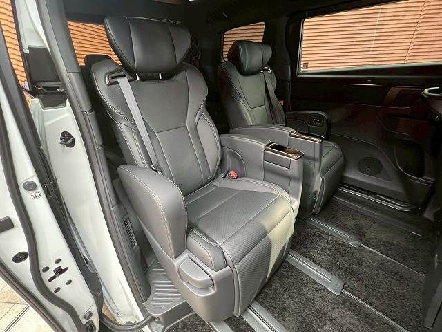 TOYOTA ALPHARD HYBRID 2026 Image 31
