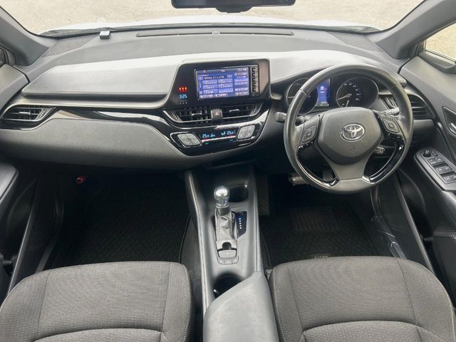 TOYOTA C-HR 2017 Image 31