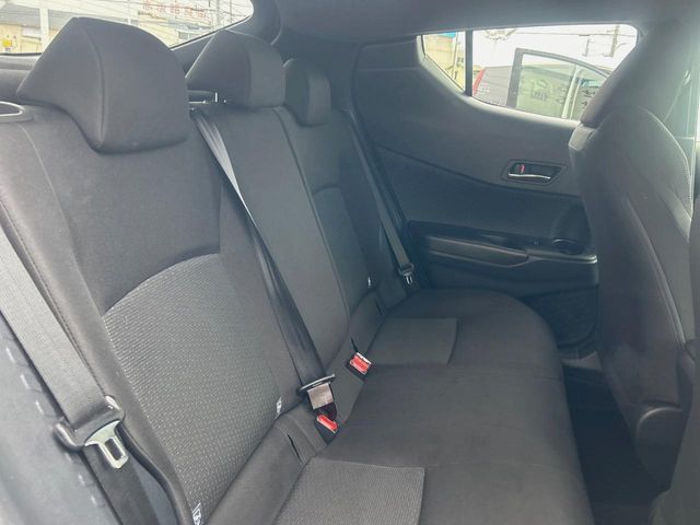 TOYOTA C-HR 2017 Image 31