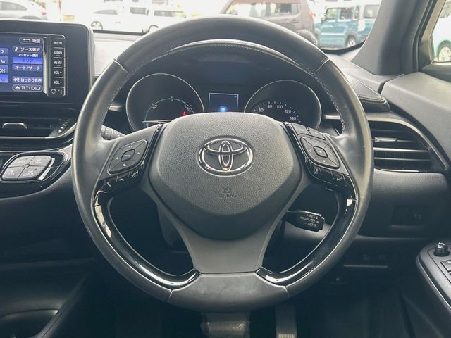 TOYOTA C-HR 2017 Image 31