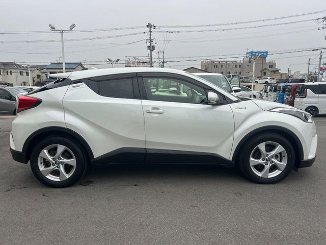 TOYOTA C-HR 2017 Image 31