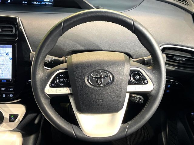 TOYOTA PRIUS 2017 Image 31